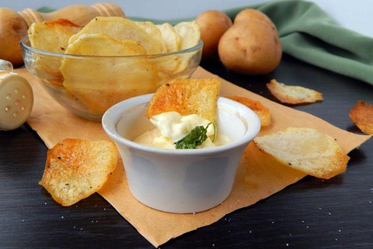Comment faire des chips à la maison : 9 recettes faciles