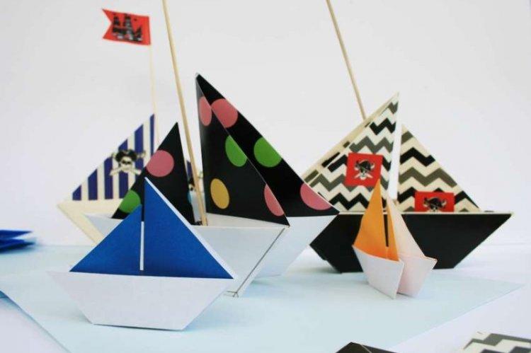 Comment décorer un bateau en papier de vos propres mains