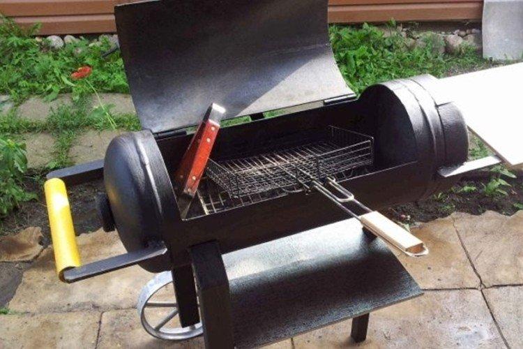 Brasero d'une bouteille de gaz avec vos propres mains