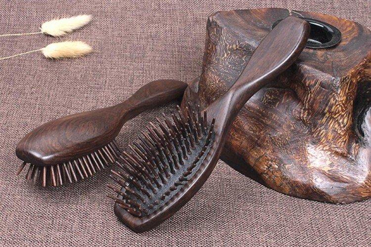 Le bon peigne - Comment maintenir le volume des cheveux sous le bonnet