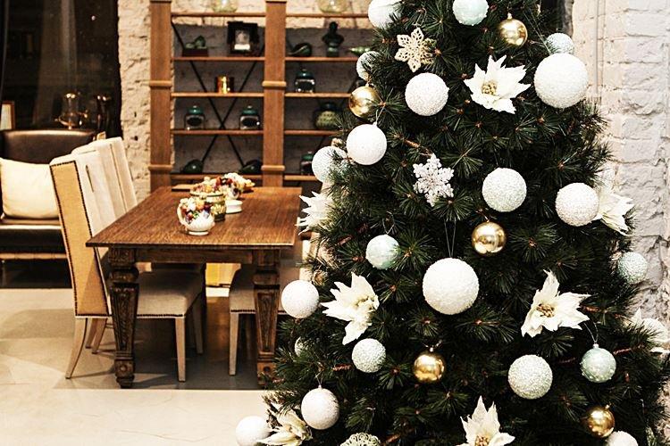 Comment décorer un sapin de Noël pour le Nouvel An 2021 - photos et idées