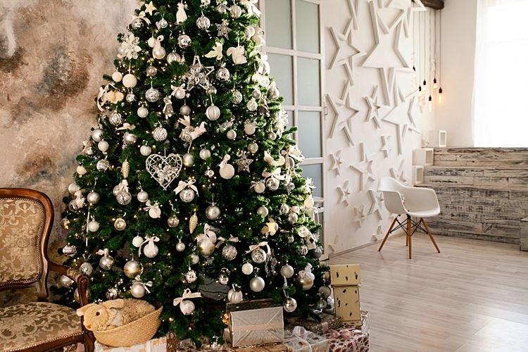 Comment décorer un sapin de Noël pour le Nouvel An 2021 - photos et idées