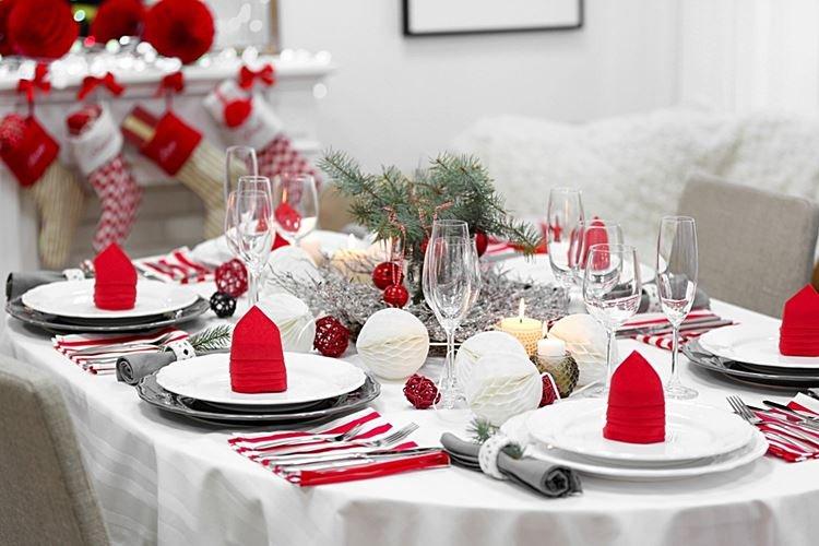 Comment décorer une table pour le Nouvel An 2021 - photos et idées