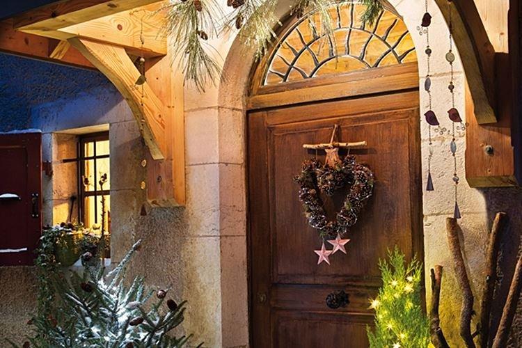 Couronne de Noël en forme de coeur - Comment décorer la porte d'entrée pour le Nouvel An