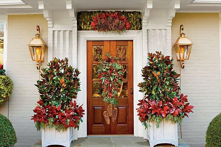 Comment décorer la porte d'entrée pour le Nouvel An - photos et idées