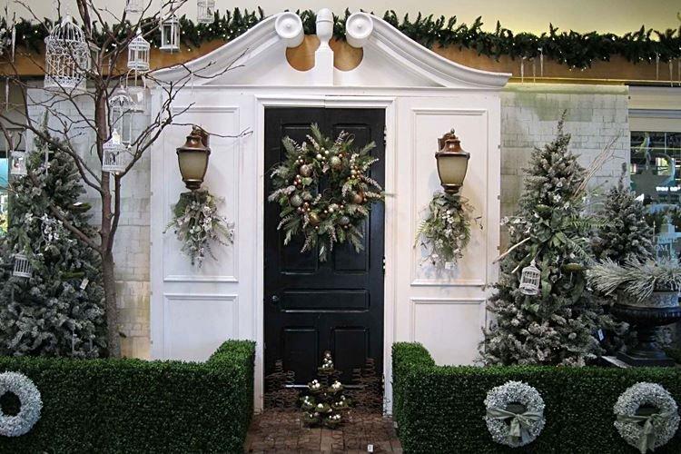 Comment décorer la porte d'entrée pour le Nouvel An - photos et idées