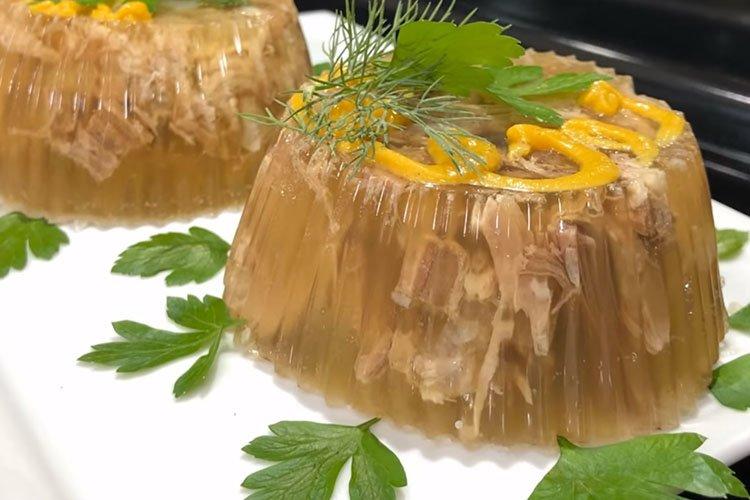 Comment faire cuire de la viande en gelée - une recette classique étape par étape avec une photo