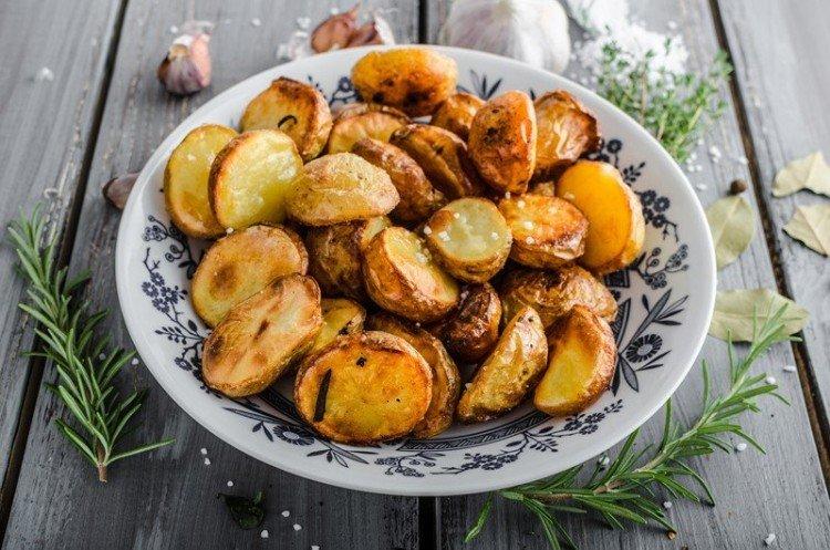 Pommes de terre au four avec pommes de terre - recettes
