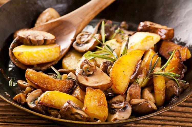 Pommes de terre rustiques aux champignons au four - recettes