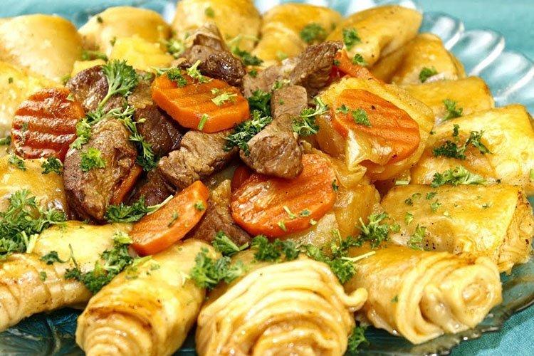 Pavés de viande au four et pommes de terre - recettes