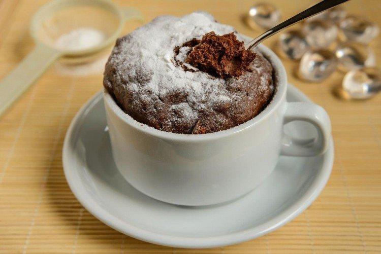 Cupcake au chocolat au micro-ondes en 5 minutes dans un mug - recette