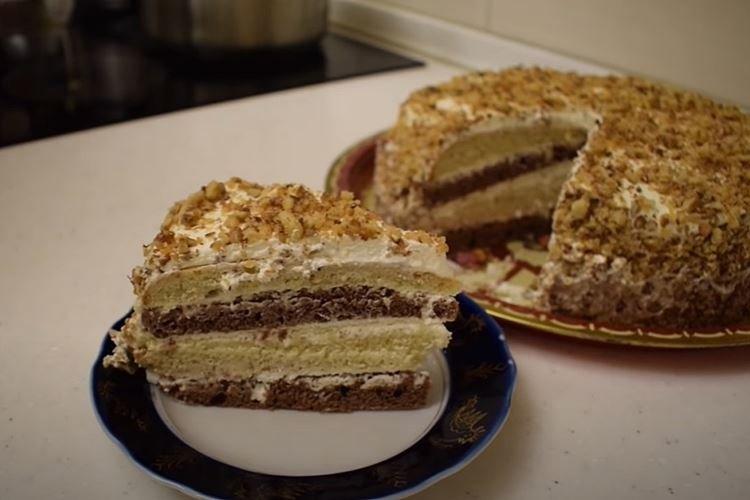 Crème sure luxuriante avec de l'alcool - recette étape par étape avec une photo
