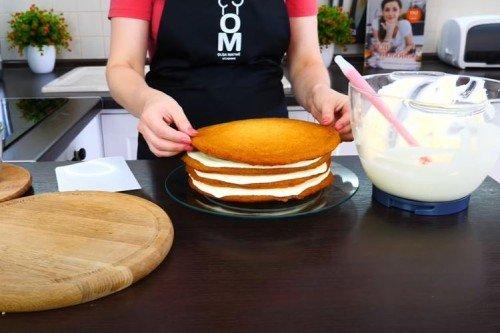 Gâteau au miel classique avec gâteaux liquides - recette étape par étape