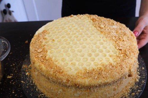 Gâteau au miel classique avec gâteaux liquides - recette étape par étape