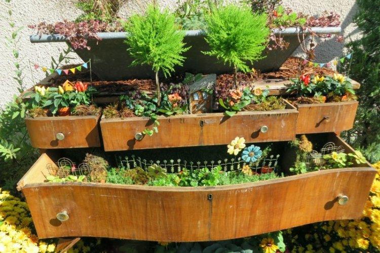 Parterres de fleurs à faire soi-même à partir de vieux meubles