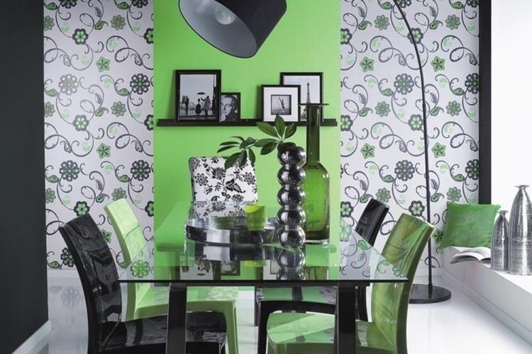 Combinaison verticale et horizontale de papier peint dans la cuisine