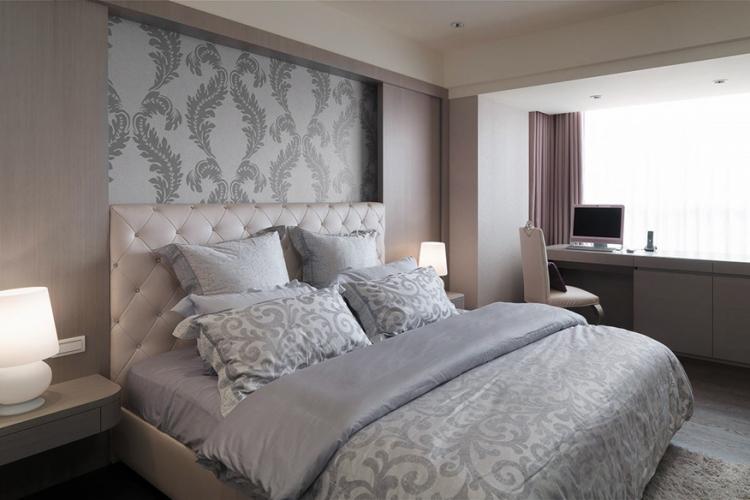 Panneaux muraux et niches - Combiner du papier peint dans la chambre