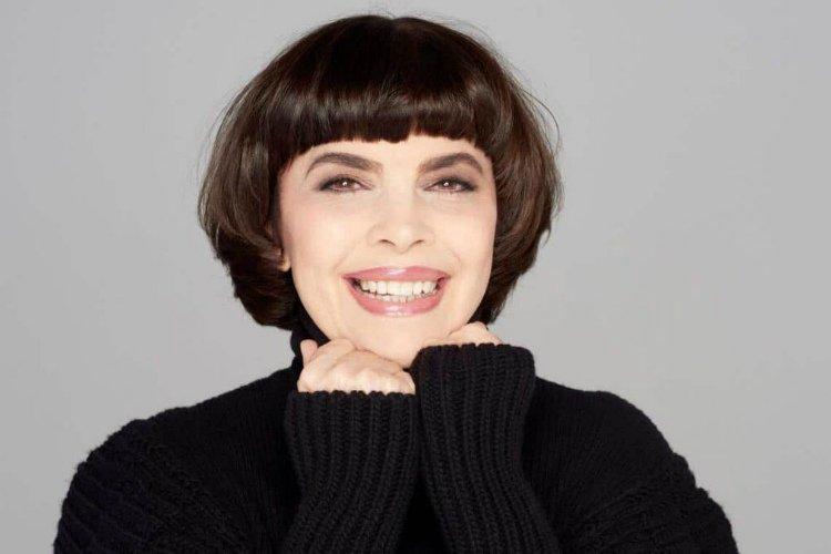 Page - Coupes de cheveux courtes pour les femmes après 50 ans