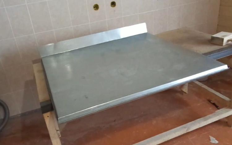 Visière en bois bricolage sur le porche