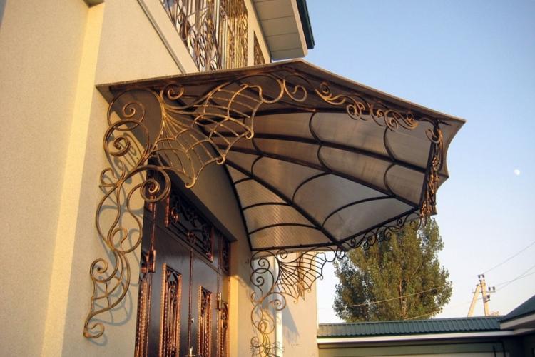 Visière à faire soi-même au-dessus du porche - idées de photos