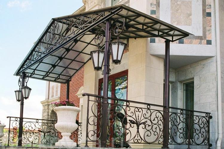 Visière à faire soi-même au-dessus du porche - idées de photos