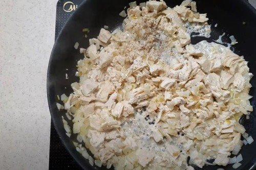 Poulet multicouche avec plusieurs types de garniture - recette étape par étape