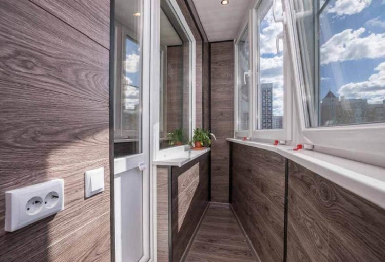 Stratifié sur le mur du balcon, loggia - photo