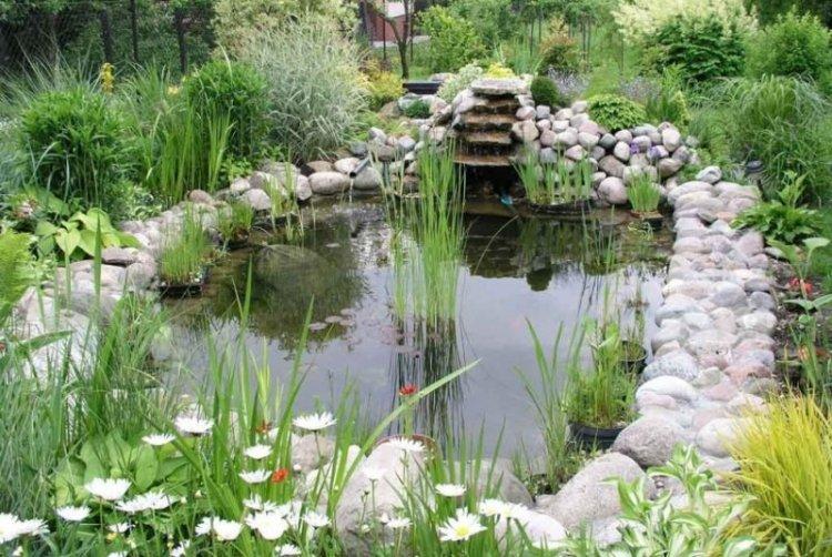 Réservoirs et fontaines - Aménagement paysager de la zone suburbaine photo