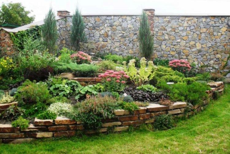 Toboggans alpins - Aménagement paysager de la zone suburbaine photo