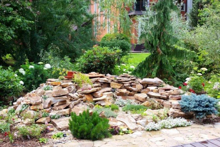 Toboggans alpins - Aménagement paysager de la zone suburbaine photo