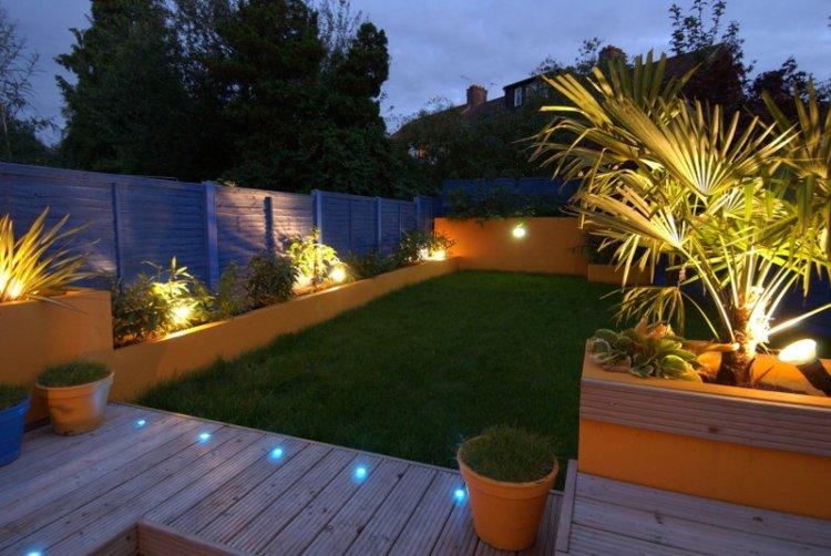 Éclairage - Aménagement paysager de la zone suburbaine photo