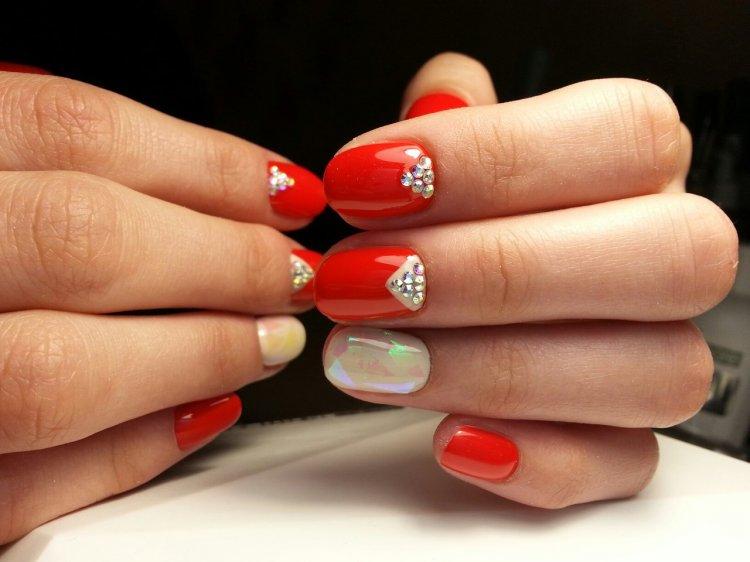 Manucure rouge d'été 2020