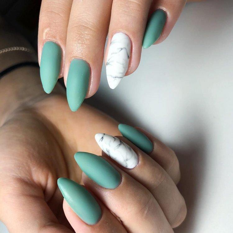 Manucure mate d'été 2020