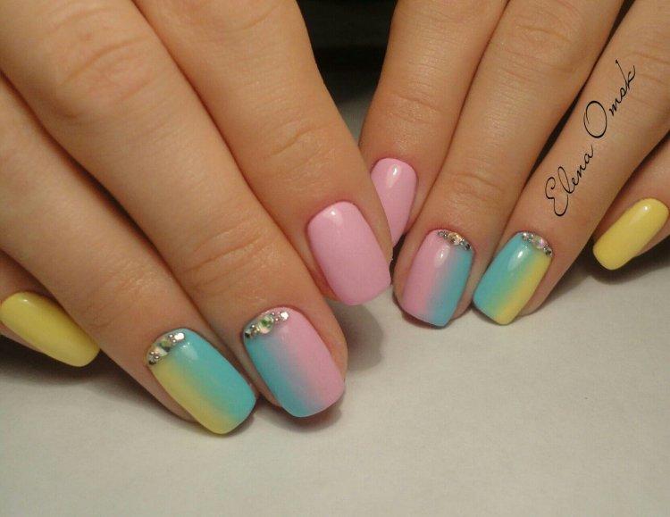 Manucure d'été 2020 avec dégradé