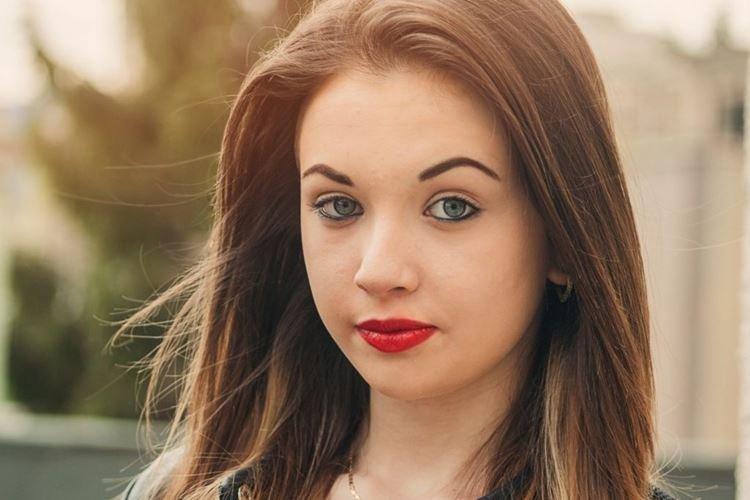 Contour graphique - Erreurs de maquillage pour les yeux bleus