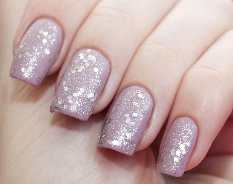 Paillettes - Manucure à la mode 2020