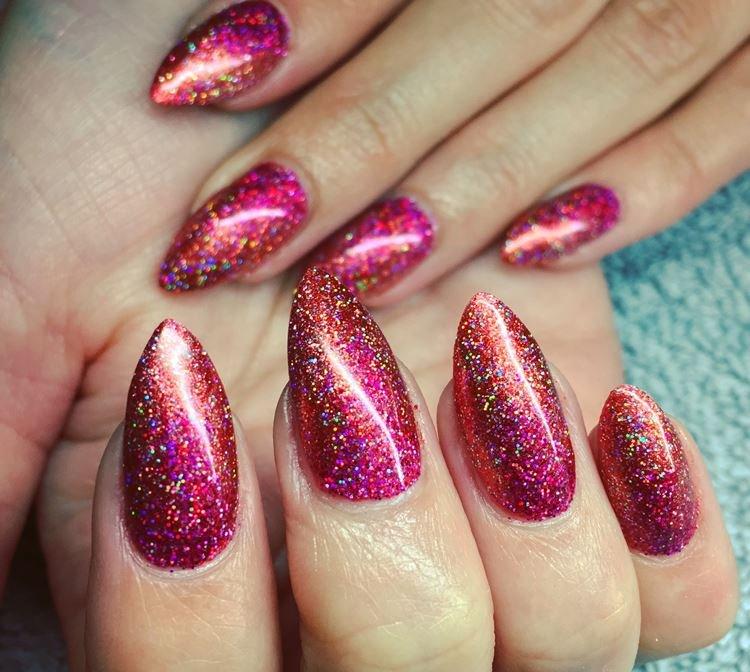 Paillettes - Manucure à la mode 2020