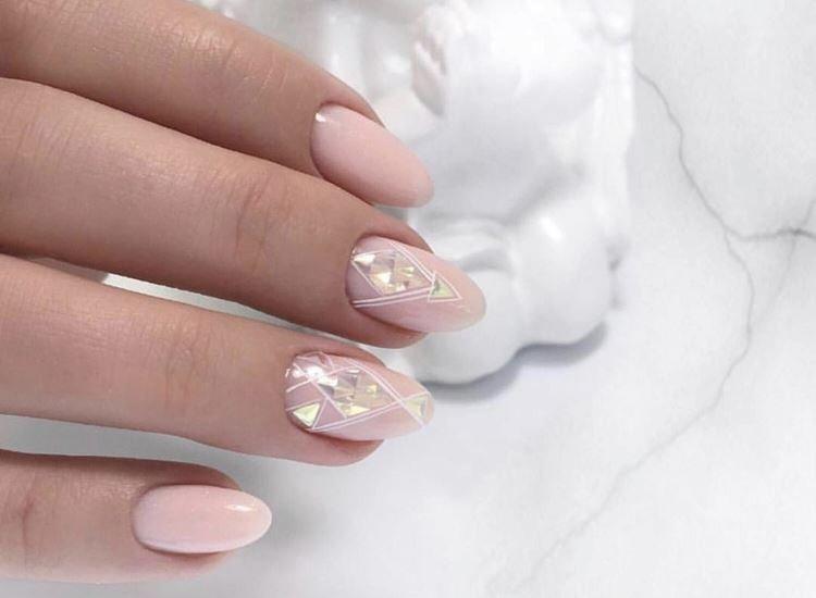 Manucure nue 2020 - Tendances de la mode