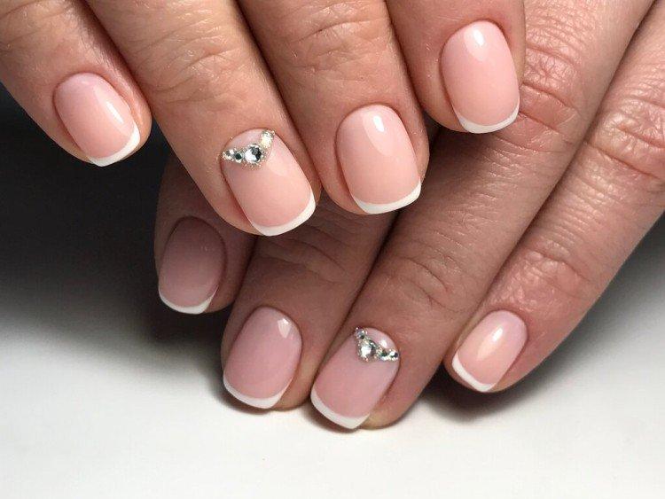 Français classique 2020 - photo de manucure