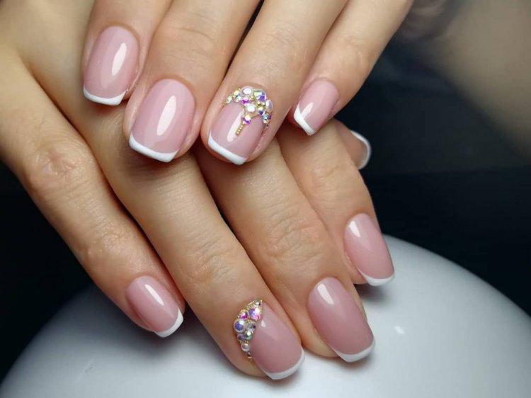 Français classique 2020 - photo de manucure