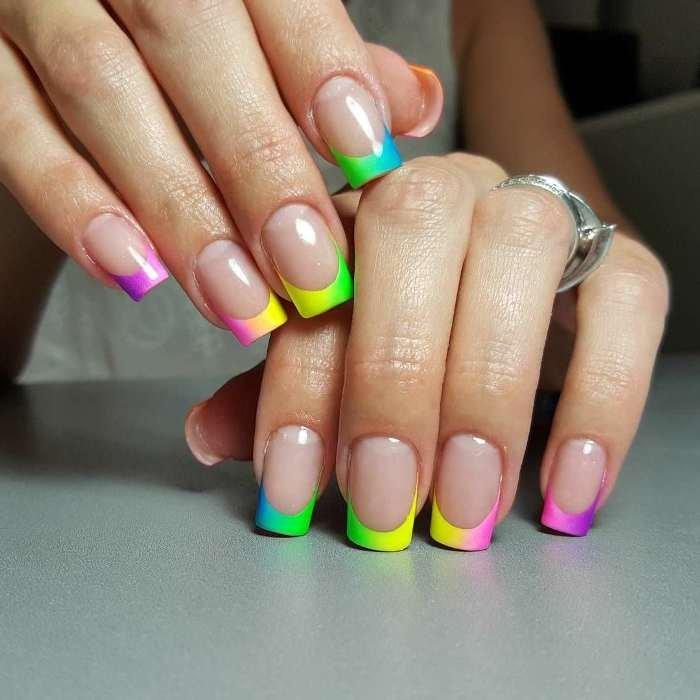 Veste française colorée 2020 - photo manucure