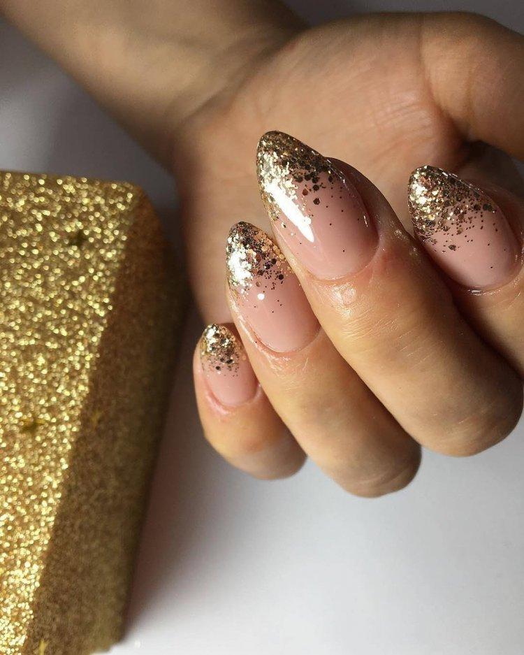 Français avec des étincelles 2020 - photo de manucure