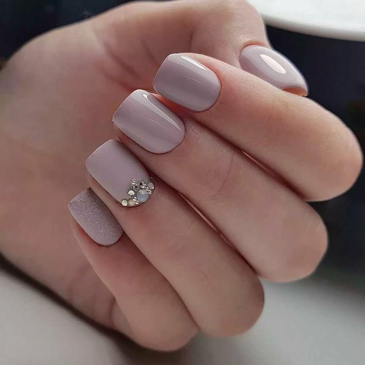 Manucure légère pour ongles courts 2020