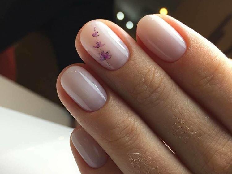 Manucure légère pour ongles courts