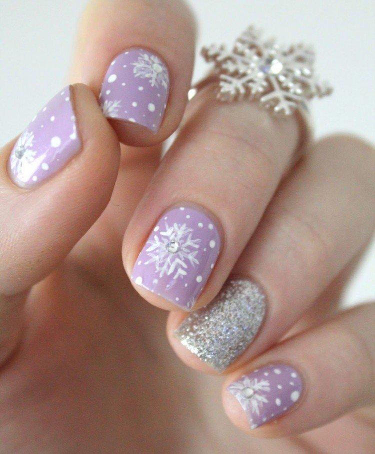 Manucure légère pour le nouvel an 2021