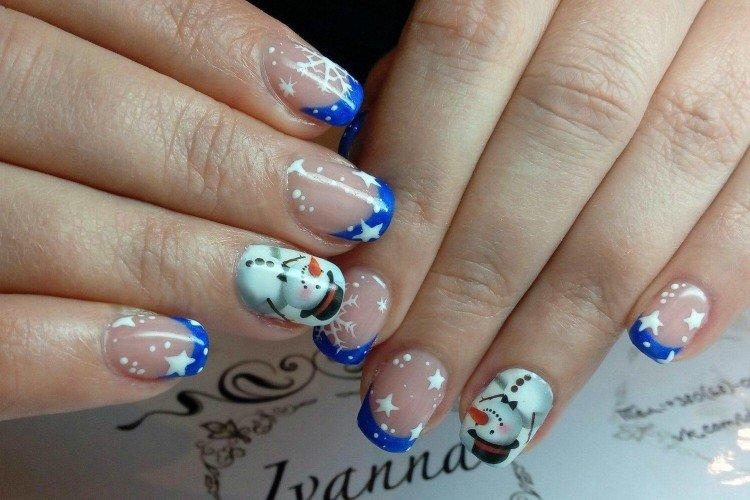 Manucure avec autocollants 3D pour le nouvel an 2021