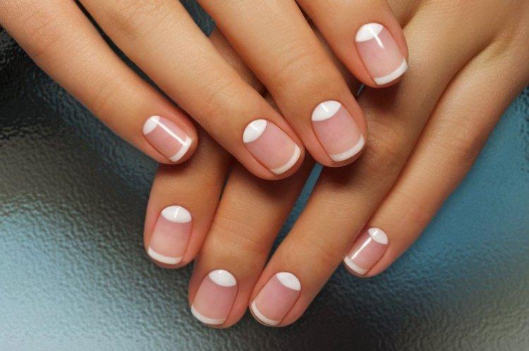 French Elegant - Manucure à l'école pour ongles courts