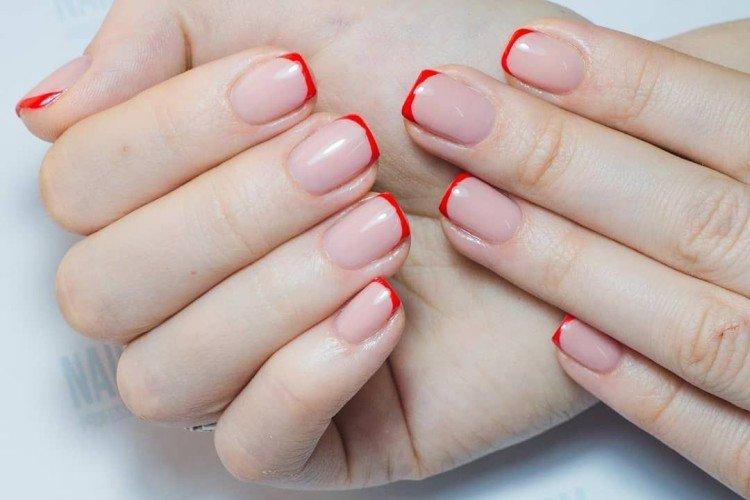 French Elegant - Manucure à l'école pour ongles courts