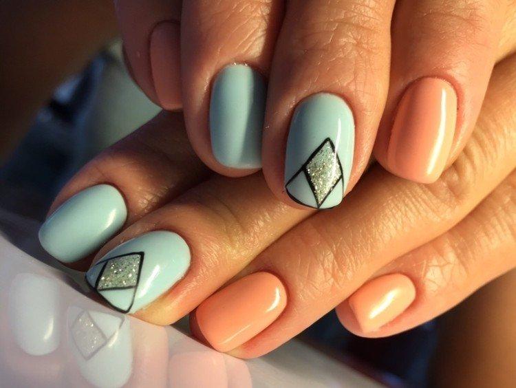 Géométrie simple - Manucure à l'école pour ongles courts