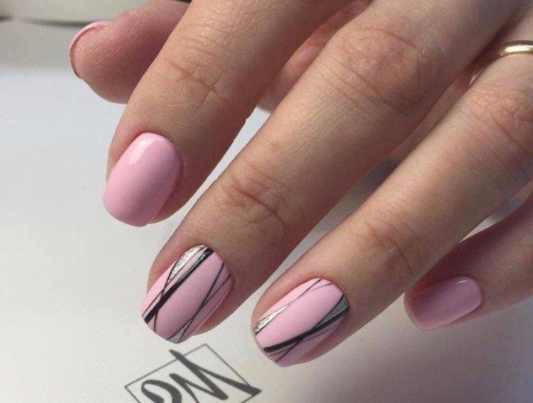 Géométrie simple - Manucure à l'école pour ongles courts